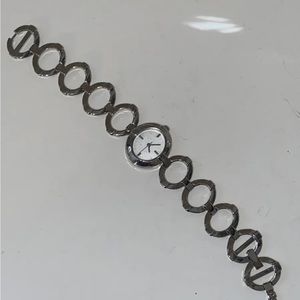 LADIES Wristwatch Silver OVAL links 7" Second hand Clasp Bracelet Casual Dress